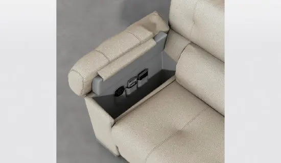 Detalle de brazo arcón con enchufe y usb