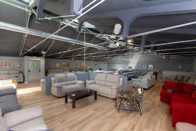 Sala exposición sofás Muebleconfort